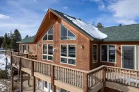Mountain Peak 4 Bedroom Home by RedAwning - Parking
