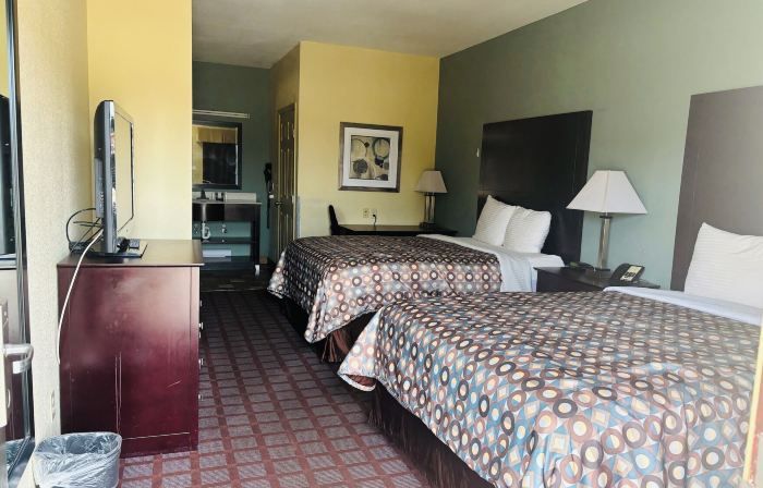 Pearsall Inn and Suites