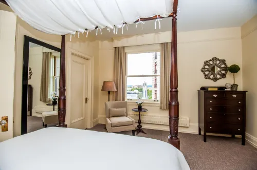 The Inn at the Union Club of British Columbia