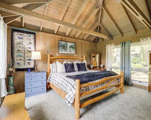 Close to Trails! Seven Devils Retreat w/ Hot Tub Hotels in Seven Devils