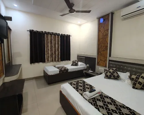Sai Balaji Residency โรงแรมในเชอร์ดิ