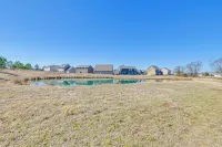 5 Mi to Charlotte Motor Speedway: Cozy Townhome - Homestays