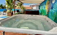 city Looft - Hot Tub