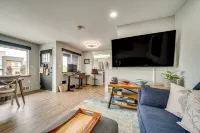 2 Blocks to Beach Park: Cozy Seattle Townhome Hotels in Bainbridge