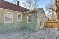 3 Mi to Hard Rock Casino: Charming Home in Gary!