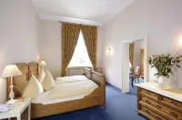 Hotel Schloß Gehrden Hotels near Brakeler Tierwelt GmbH & Co. KG - Brakel