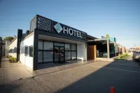 653 Hotel Hotels near Estetica Barber Lili's