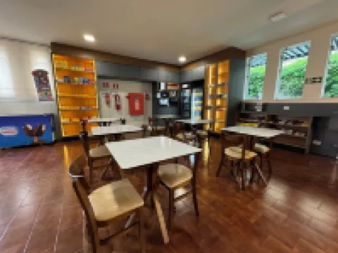 聖羅莎飯店 阿西斯住宿飯店