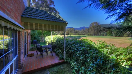 Chalets Lumineux Отели рядом с достопримечательностью «Bright Riverside Adventure Playground»