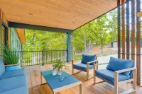 Lake Lanier Living! Retreat w/ Dock, Deck & Sauna - 4 tähden