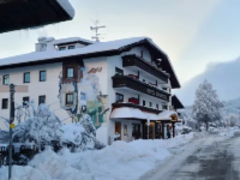 Hotel Zugspitze Hotels near Wank Mountain