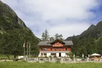 Gasthaus Spinas Hotels in Bever