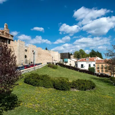 Hotel Puerta de la Santa Hotels near Ávila City Hall