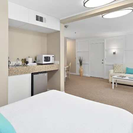 Brighton Suites Hotel