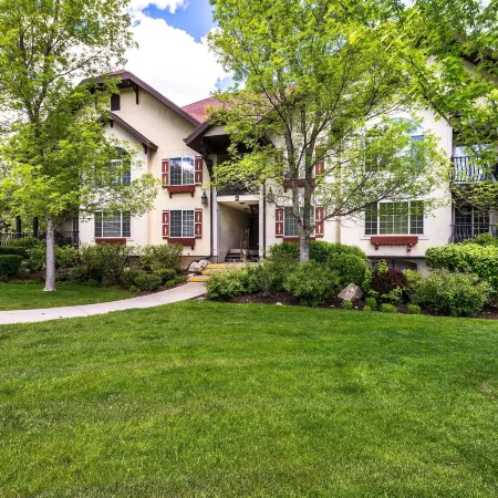 Family Getaway-Skiing, Ice Castles & Golf Course 2204 Apts