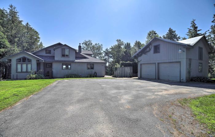 Plattsburgh Home w/ Deck on Lake Champlain