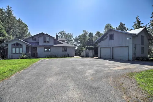 Plattsburgh Home w/ Deck on Lake Champlain - Wifi