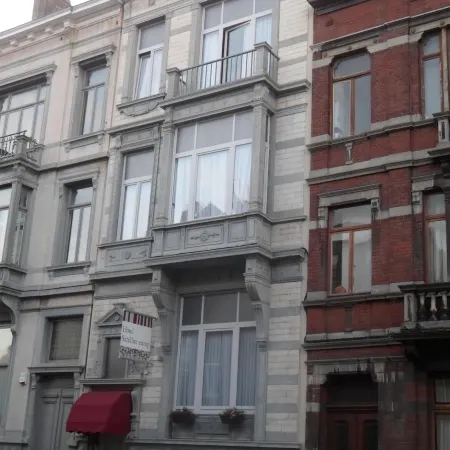 Hotel Satellite