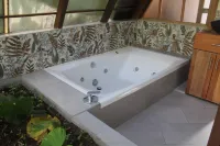 Sacha Urco Lodge -Private Cloud Forest Reserve in Mindo-4X4 Recommended March-April - vasca da bagno