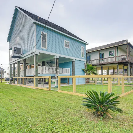 Steps from Gulf: Freeport Home w/ Water Views