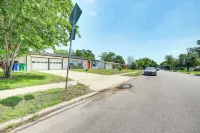 San Antonio Home, 2 Mi to Airport - Pets Welcome! - Country Houses