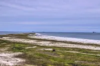 Beach Access and Boardwalk Condo in Dauphin Island - อ่างจากุชชี่