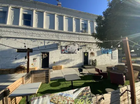 Studio Condo above downtown Gym- close to Gorge