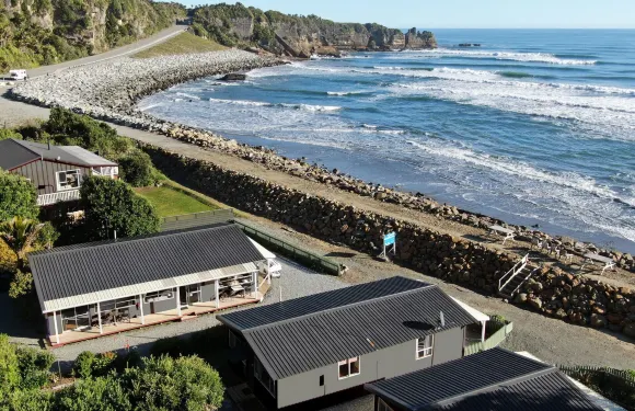 普那凱基海濱汽車旅館