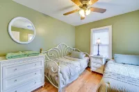 Lanesville Home w/ Pool Table, Bar & Deck! - Wifi