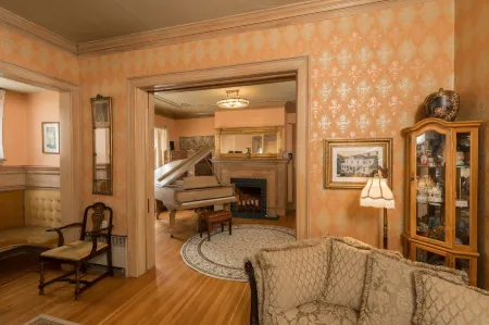 Ringling House Bed & Breakfast