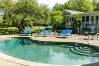 Lambert's Cove Inn & Resort