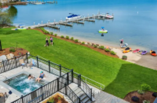 Center Harbor Inn Hotels in Belknap County