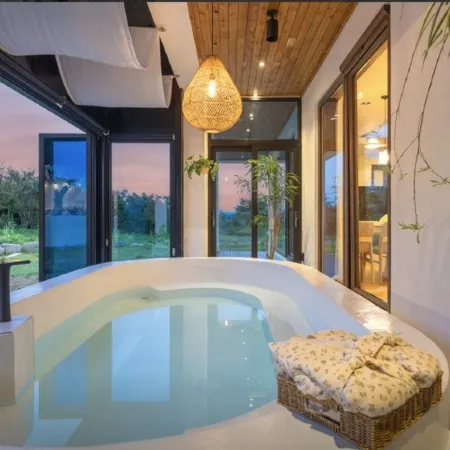 Gyeongju Poolvilla Gyeongjuegamyeon Отели рядом с достопримечательностью «Храм Голгулса»