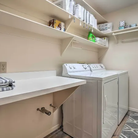 Cozy Anchorage Retreat - Near Hiking and Dtwn!