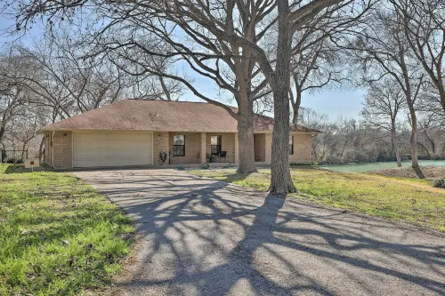 3 Mi to Dtwn! Riverfront Seguin Home with Sunroom