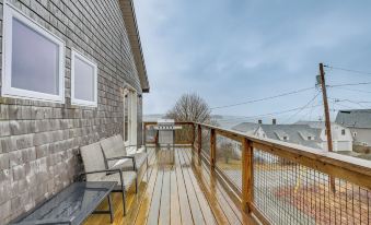 Newly Renovated Maine Retreat: Deck w/ Ocean View!