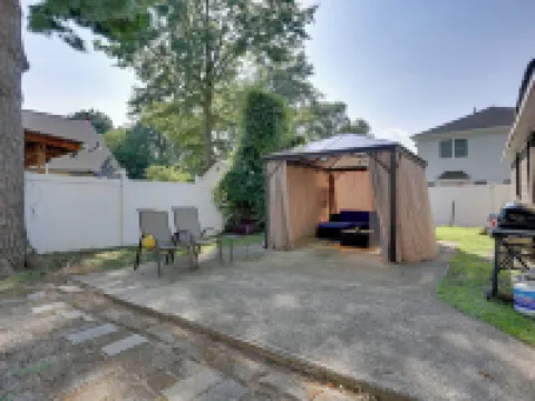 8 Mi to Metlife Stadium: Pet-Friendly Home w/ Yard Hotéis em Teaneck
