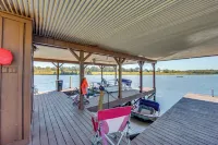 The Bird Cabin Peaceful Refuge in East Texas - parking