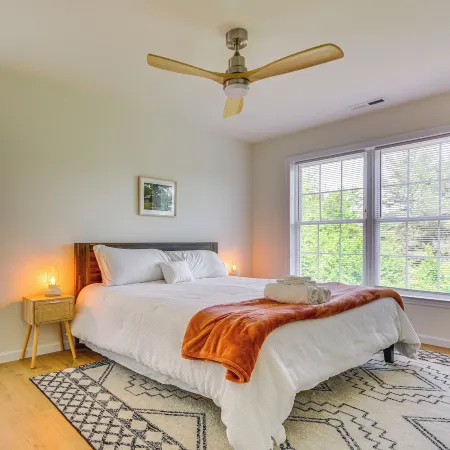 Timeless Hillsville Farmhouse Blue Ridge Parkway! Hotels in Laurel Fork