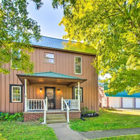 Beautifully Restored Farmhouse in Marshall!