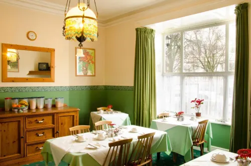 Hedley Villa Guest House - Homestays