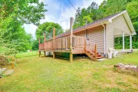 Campton Cottage w/ Hot Tub, Near Hiking + Climbing