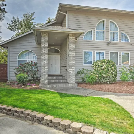 1 Mi to Drinks and Dining Getaway in Grants Pass