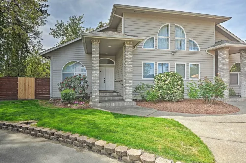 1 Mi to Drinks and Dining Getaway in Grants Pass - مطابخ
