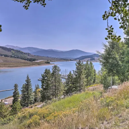 7 Mi to Ski Resort: Dillon Condo w/ Mtn Views