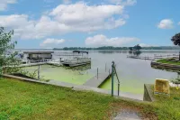 Webster Lake Home w/ Patio ~ 3 Mi to Town! - 2-Star
