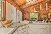 Step-Free Hawkins Bar Home Near Trinity River Hotels in Willow Creek