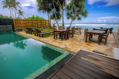 Beach & Bliss Mirissa Отели рядом с достопримечательностью «NIBM Matara Branch»