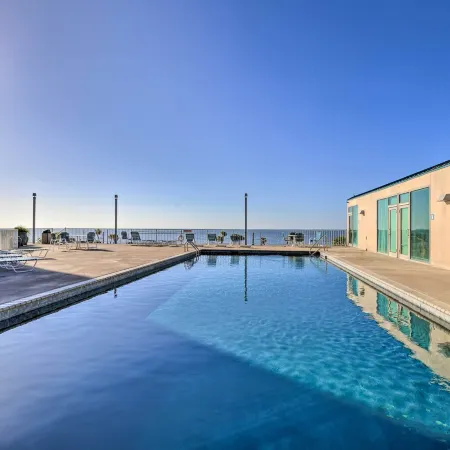 Sunny Beachfront Biloxi Condo w/ Resort Amenities!