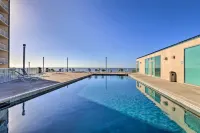 Spacious Biloxi Getaway w/ Pools & Beach Access! - balcón